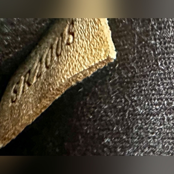 Luxurious Louis Vuitton Amarante Monogram Vernis Roxbury Drive Bag - Picture 8 of 8